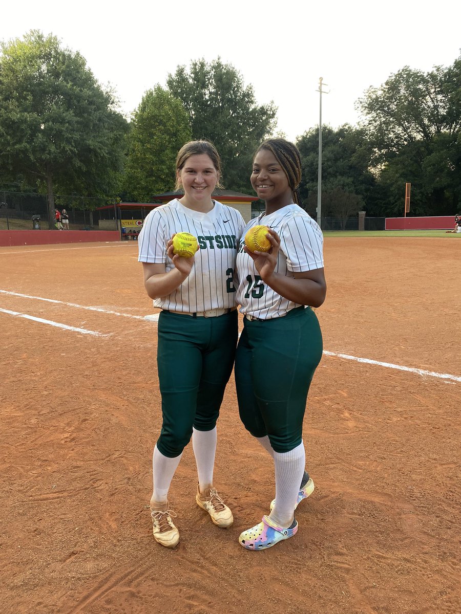 softballeagles's tweet photo. Lady Eagles fly high with a 13-2 win! 
💣 Squad on the night:
@DezariaJohnson 
@EmmaHop2023 https://t.co/0svQ5ZjHOa