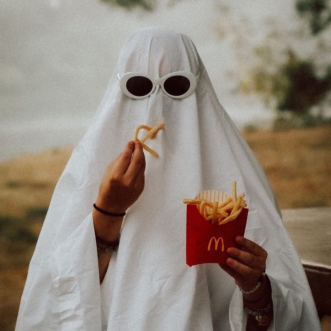 MorieMeiPhotos's tweet photo. Concept ideas (cont.) : 
.
Grab your BOO, GHOULISH bestie, or your SPOOKIEST self &amp; let’s capture the paranormal !! 😈 📸 https://t.co/k5r8ecfYXs