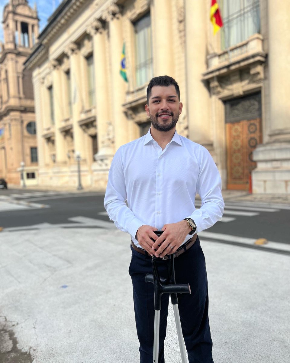 Jonathanjeanr's tweet photo. Nosso Rio Grande do Sul é lindo! 
Vale apreciar a beleza dos nossos caminhos e mais ainda, do coração do povo! ❤️💛💚

Alguns registros da minha última ida a Porto Alegre! https://t.co/W3xENBU0rb