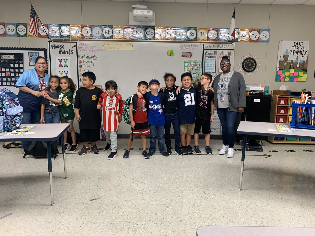 DaeshaEllison's tweet photo. Spirit Week Day 2: Favorite Team/Jersey ⚽️🏀🏈⚾️ @plumcreekelem https://t.co/uFnlHeua0w