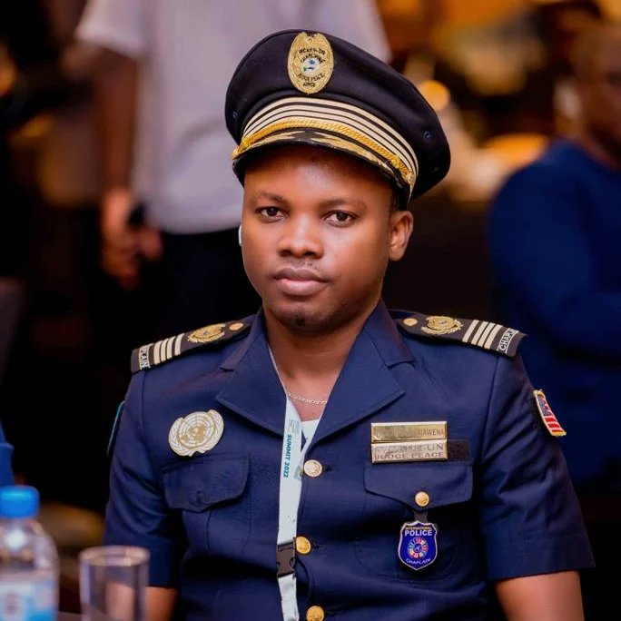 ongmjpp's tweet photo. RWANDA : Johaness MAKOUVIA sacré Prix « Meilleur Promoteur Africain de la Paix et de la Cohésion sociale »

Au front depuis de nombreuses années pour prêcher l’évangile de la paix et du vivre ensemble, le jeune Ambassadeur de paix et commandant @MakouviaJ https://t.co/nLUhMut3F5