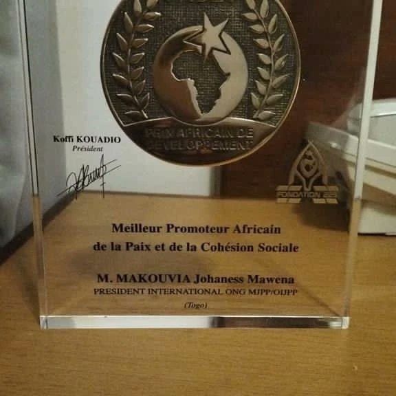 ongmjpp's tweet photo. RWANDA : Johaness MAKOUVIA sacré Prix « Meilleur Promoteur Africain de la Paix et de la Cohésion sociale »

Au front depuis de nombreuses années pour prêcher l’évangile de la paix et du vivre ensemble, le jeune Ambassadeur de paix et commandant @MakouviaJ https://t.co/nLUhMut3F5