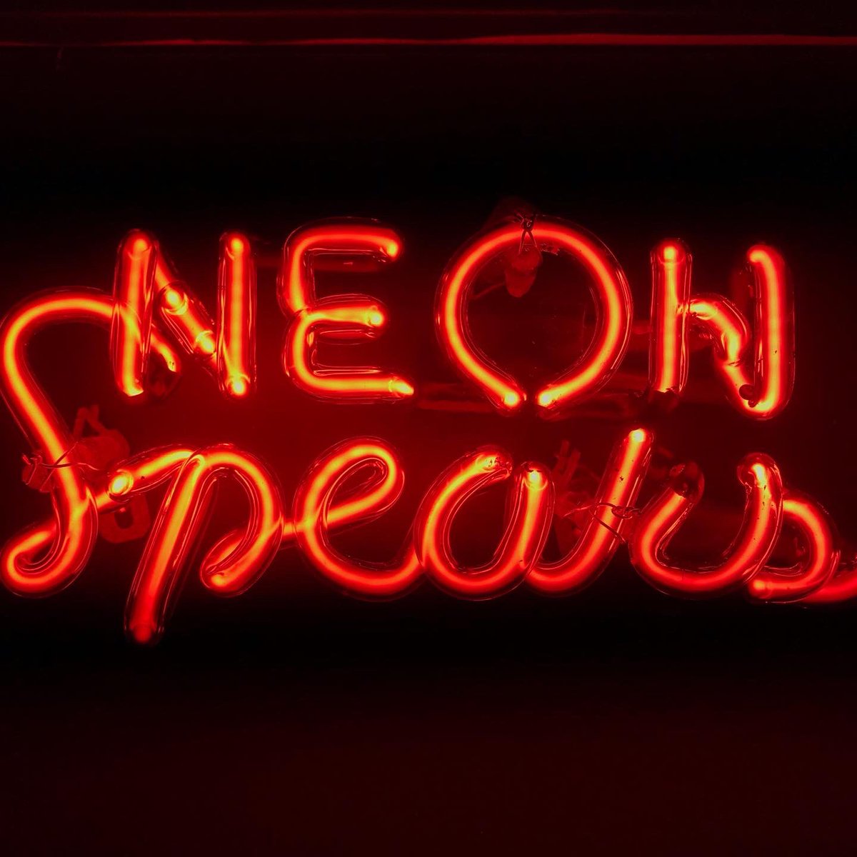 katewiddows's tweet photo. Back home today from @Neon_Speaks 2022 LA edition! Concentrated nuggets of neon joy and the best people💜🤘⚡️ #neonspeaks #tubebender #vintage #lettering https://t.co/54l5WqNKIT