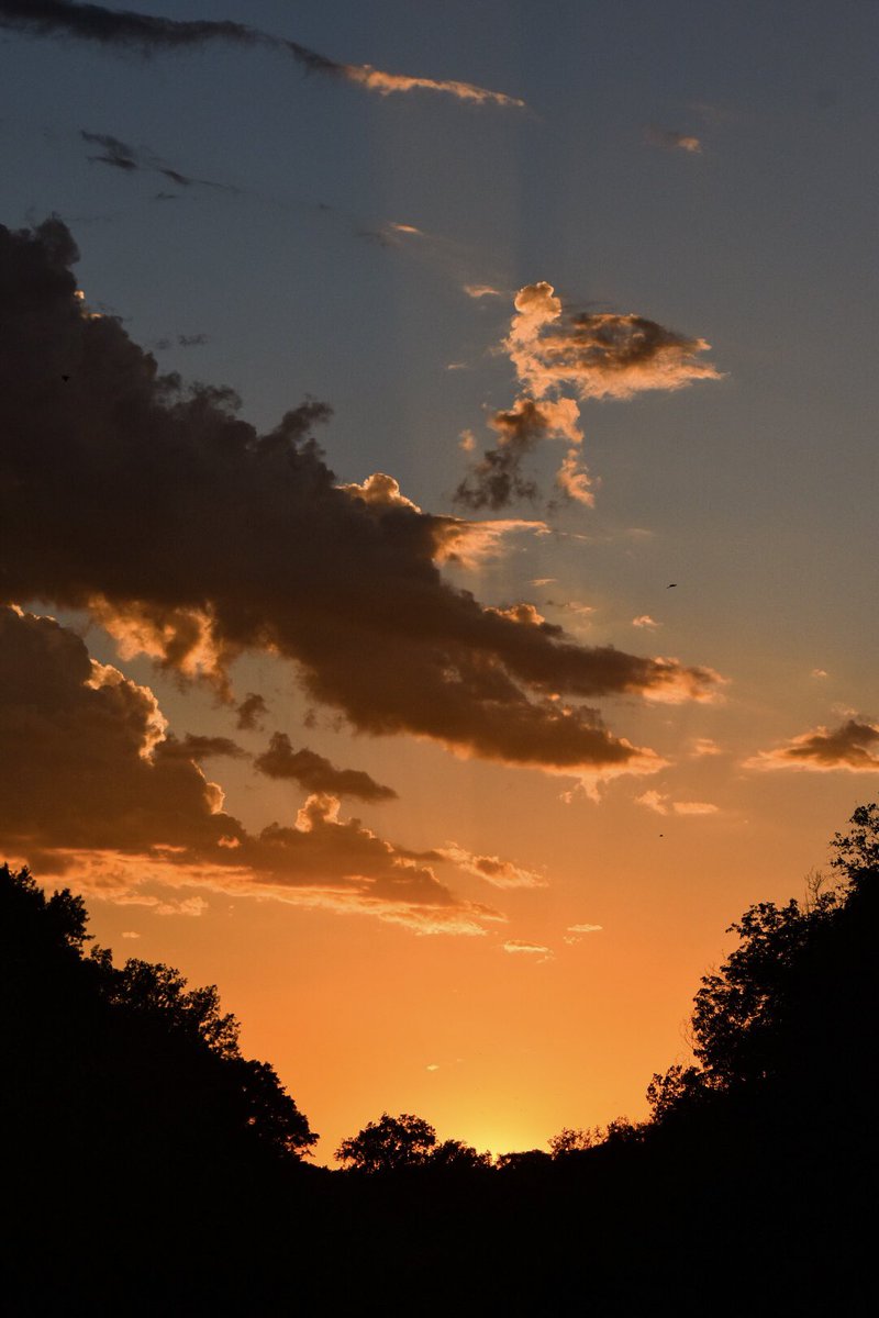 Not sure if I’ll be doing a sunrise and sunset calendar for a 3rd year, but tonight’s sunset had some great color. #sunset #sunsetphotography #nikon