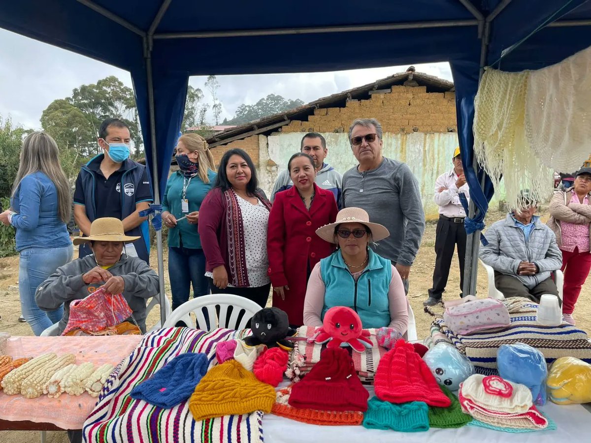 gobiernocalvas's tweet photo. #Calvas| En dias anteriores Krupskaya Ortega, Virmania Troya y Oswaldo Bravo, concejales de Calvas, estuvieron presentes en la feria de Semillas y Saberes Ancestrales desarrollada en #Utuana en el marco de la celebración de sus festividades de parroquialización https://t.co/Rbha6hp7vJ