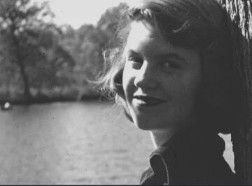 olaseranyson's tweet photo. Clownlike, happiest on your hands,   
Feet to the stars, and moon-skulled,   
Gilled like a fish. A common-sense   
Thumbs-down on the dodo’s mode.   
Wrapped up in yourself like a spool,   
Trawling your dark as owls do.   

Sylvia Plath https://t.co/3wPcAQkrnq