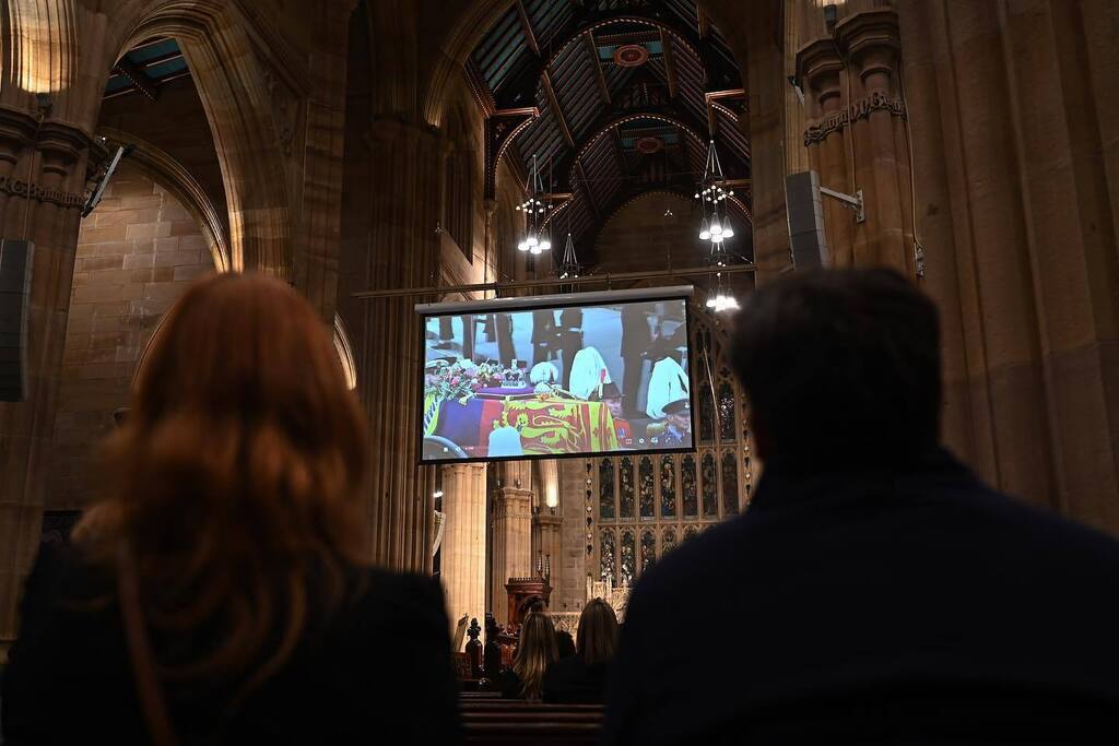 SaphorePhoto's tweet photo. Australians have watched live telecasts of the Queen's funeral service at Westminster Abbey ahead of a day of mourning when they will be able to pay their respects to the long-reigning monarch. 

Thursday has been declared a one-off public holiday when a… https://t.co/M9GkPuLemD https://t.co/TsSsKkUwgr