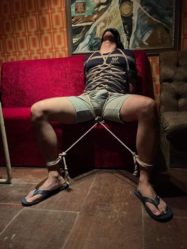 SHAWONMOORE's tweet photo. I SWEAR I WANNA TIE HIM UP JUST LIKE THIS… DEVOUR HIM!!! 🙌🏽
#SHAWON AFTER DARK…… https://t.co/uE6H81gP7g
