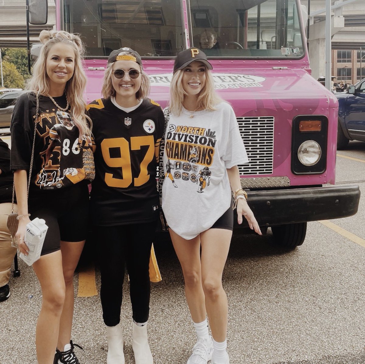 tokyoXmo's tweet photo. foreva-eva @sportsbunni @fidgenewton @yinzhers https://t.co/VINb4gzisd