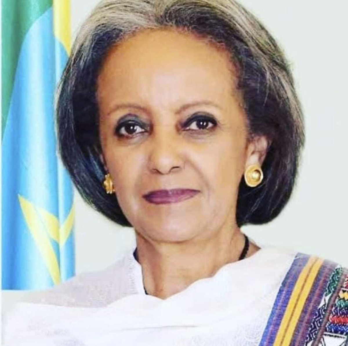 abiy_fans's tweet photo. The only African president who didn't take the bus ride on #queensfuneral @SahleWorkZewde Respect! 

Instead took ride with our Embassy limousine. 

#Africa #Ethiopia https://t.co/I9Yt7vtFtd