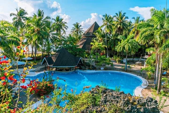 EnzamyOtieno's tweet photo. INCLUDED IN THE RATE
โข Accommodation in standard room
โข Meals on Half Board
โข Return SGR train tickets
โข Return private transfers in Mombasa
โข Access to Coco Jumbo kids club
Valid till 21st December
BOOKINGS: +254115083259
#dianireef #dianibeach #tembeakenya #EnzamyTours https://t.co/ixyR6srY1Y