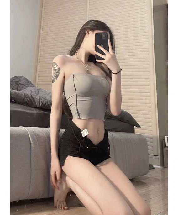 AprilNe62666578's tweet photo. Waiting for my brother every night.
#长沙 
#长沙线下 https://t.co/VGVjmTMpjT