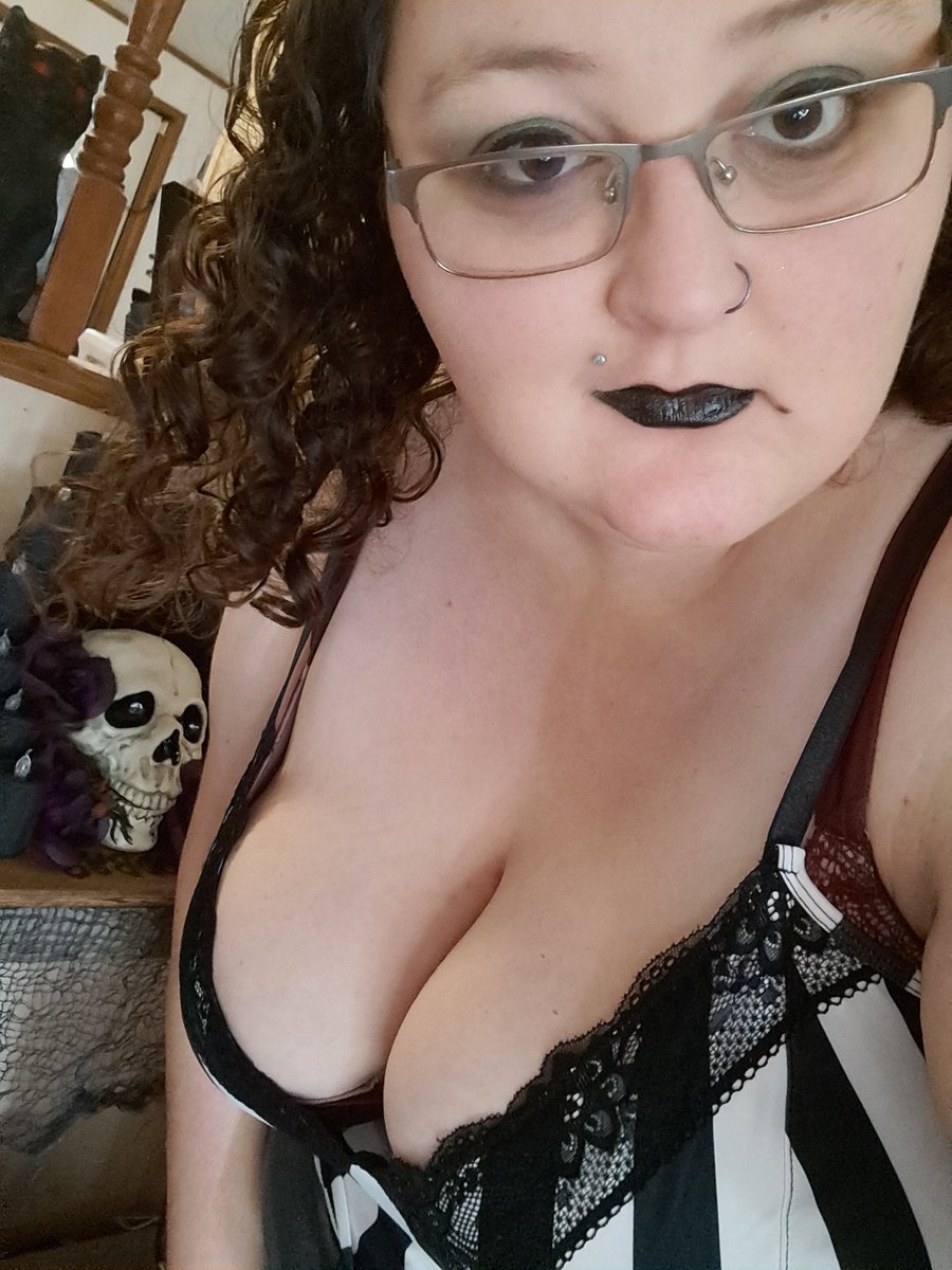 MrsTeardrops's tweet photo. Check out my of ;) $5 right now! #bbw #biggirl #nsfw #onlyfans_bot #onlyfans #onlyfanspromo #followforfollow #f4f #R4R https://t.co/LDbLg8eiNy