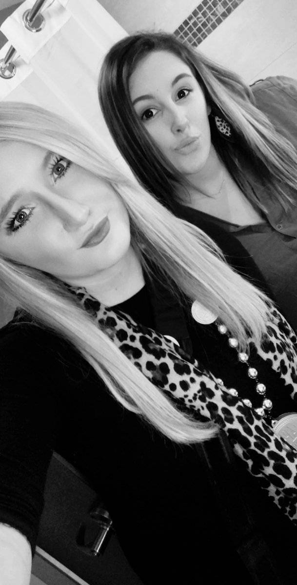 mberry14's tweet photo. Happiest of birthdays to my sister!! I love you 5 ever B. 🎉💕 @bayleebruce https://t.co/2OnqbrBOro