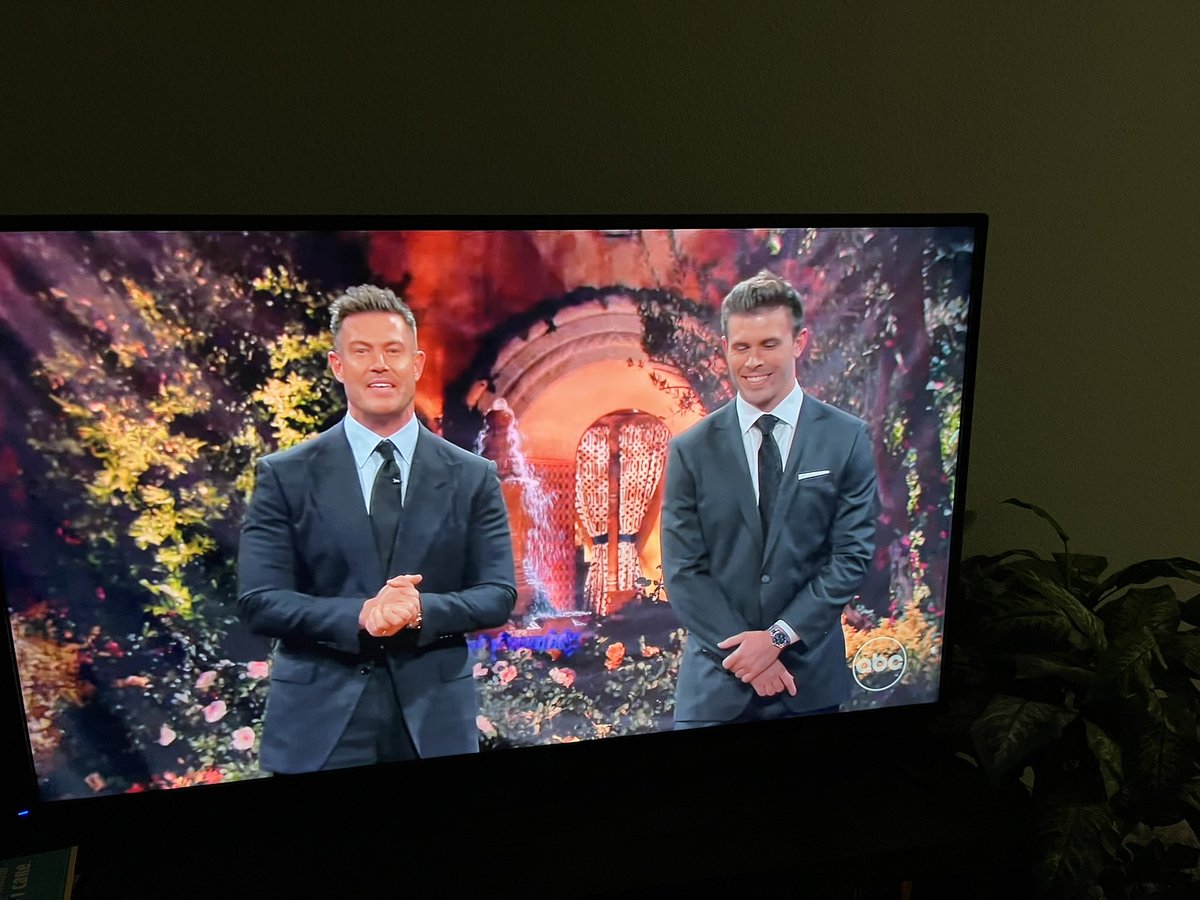 karlierussell_'s tweet photo. I love watching the Property Brothers #TheBachelorette #BachelorVote https://t.co/BEroiVYdOs