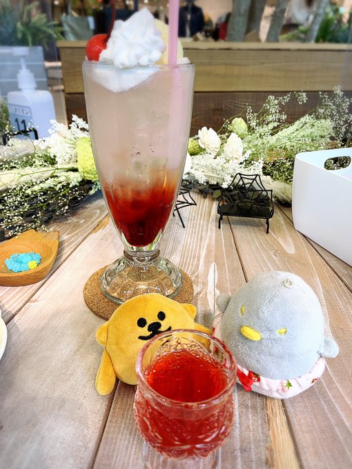 お友達歓迎してくれるカフェに織守さんちのくらりちゃんと来た折紙サイクロンもいたけど一緒に撮り忘れたよ 