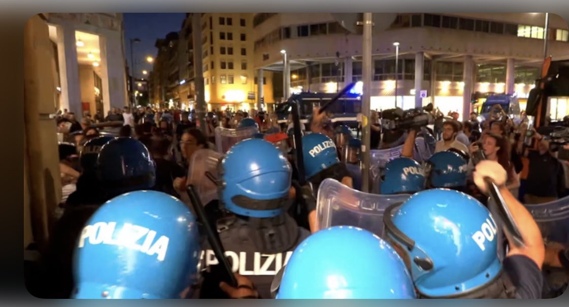 I manganelli apparsi al comizio della Meloni a Palermo sono un fatto grave; una misura assolutamente sproporzionata ed un triste presagio di quel che sta per accadere nel paese. Solidarietà alle femministe malmenate da servitori dello Stato militanti di FDI.