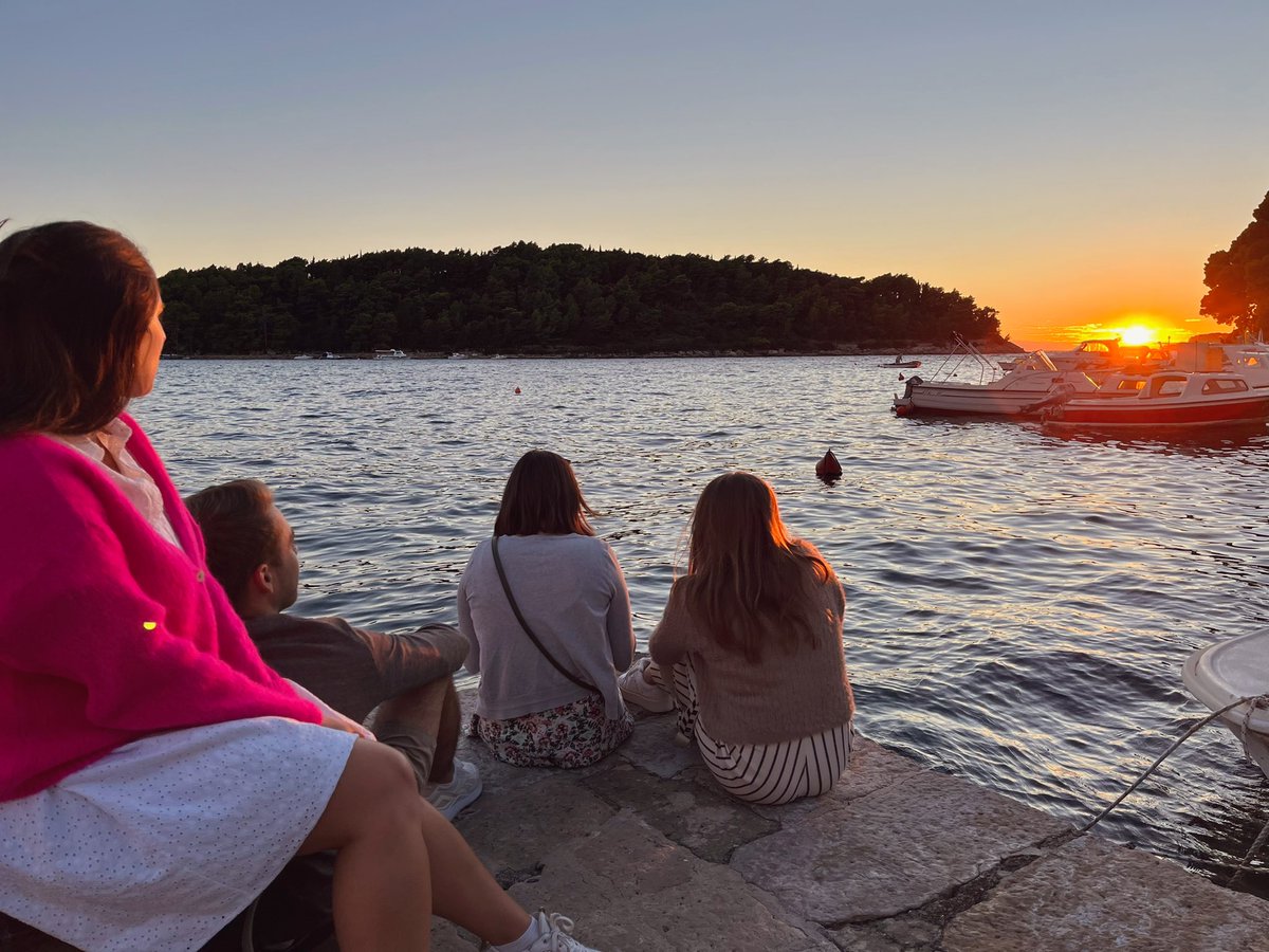 MuhammadRishfi's tweet photo. What a great week it's been at #EMBOcellSignaling in #Cavtat, Croatia. Many inspiring talks at such an amazing venue. Very happy &amp; grateful as well to have been awarded for my poster🙏🏼. Thanks to the organizers for the wonderful experience🙌🏼 @SpelemanLab @FWOVlaanderen @crighent https://t.co/TCqrQpqbZL