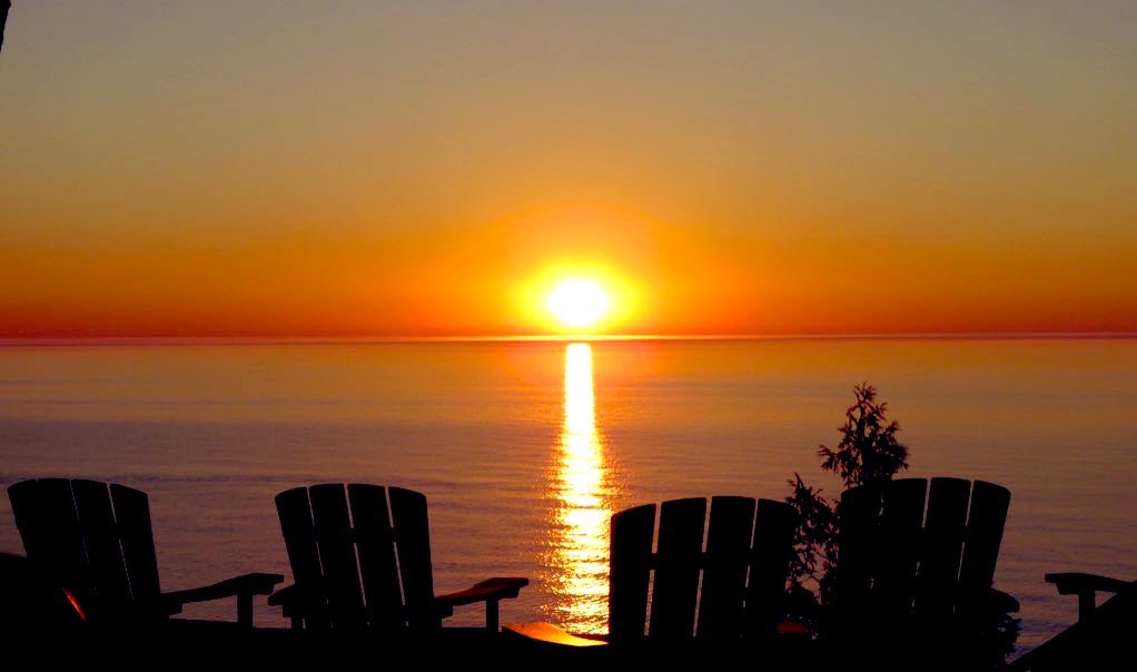 MitchandMarcy's tweet photo. @Giselleinmotion @LiveaMemory @fionamusiclakes @gfreetraveler @LindaPeters64 @MadHattersNYC @GoodLifeWithIQ @sl2016_sl @perthtravelers @CharlesMcCool @live4sights @180books @4passports @DrKerryS Thank you Giselle for your hosting efforts; For you, a #Top4Theme of #Top4Faves,  #PureMichigan #orange raves.  
🌅 📸 #mitchandmarcyphotos

↖️ #EastBay 
↙️ #GrandTraverseBay 
↗️ #SaintIgnace 
↘️ #WestBay 

🙏🏼 Hosts: @LiveaMemory @fionamusiclakes @gfreetraveler @Giselleinmotion https://t.co/KR8j0NcnkL