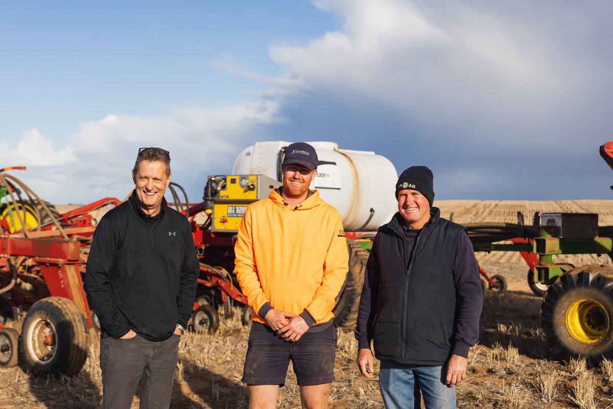 IPFertilisers's tweet photo. Yorke Peninsula grain growers Tim and Peter Edwards invested in new planting equipment for applying liquid fertilisers and now they’re seeing thicker canopies, healthier crops and yield gains. Select the link to read the full article https://t.co/Pni8hMHqXg
@IPFertilisers #easyn https://t.co/X17T86IsUb