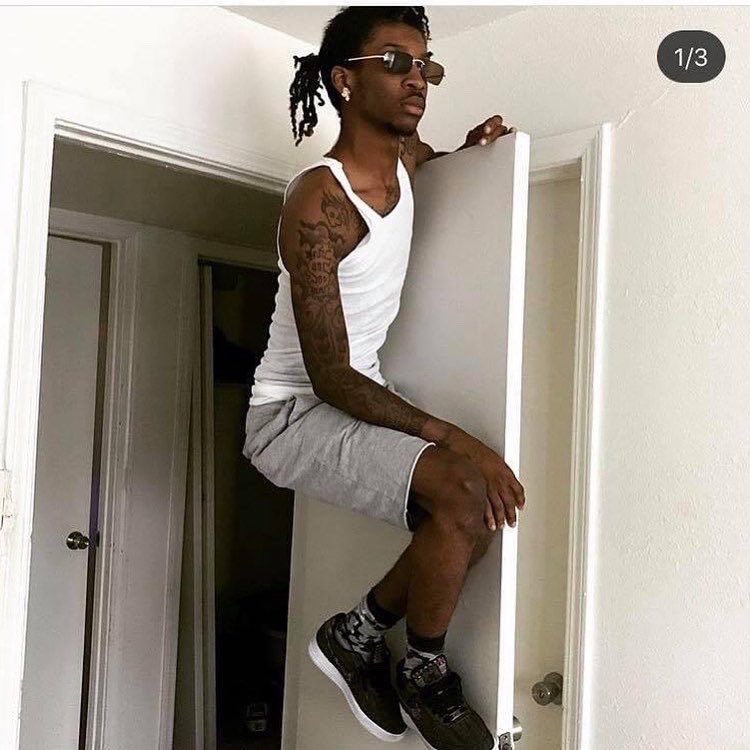DCHerbo4's tweet photo. Aye i wanna say Happy 25th GLORYDAY Too my stoopid, goofy, handsome, Big D..nvm, But Yehh Yall know BIG 🪵’s too da face 🚦💙 #SSGLOB4L 🔥 https://t.co/G26b7aIebm