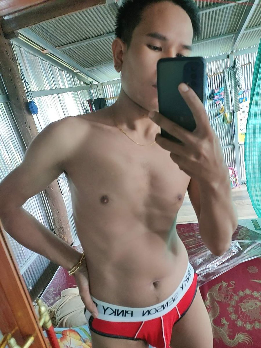 SwmiBas's tweet photo. ចង់មានអ្នកលួចស្រឡាញ់...5555 https://t.co/fRhcpAzqlY