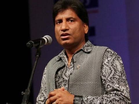 withvishalsingh's tweet photo. Legend in the field of Stand Up comedy .. My favorite of all time .. 💐
The real stand up comedian from every time .. 🙏🙏  शत शत नमन  .. .. 💐🙏💐
#rajusrivastava 
#omshanti https://t.co/787zOdterF