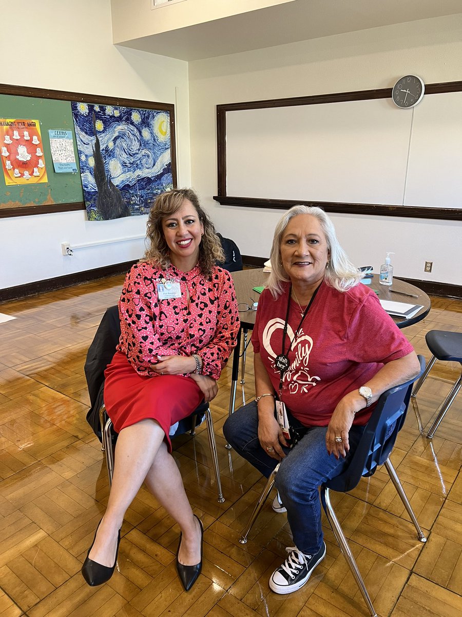 rosalesflorEP's tweet photo. #theadventurecontinues #itstartswithAustin #itstartswithus β€οΈβ₯οΈ HoCo week continuesβ₯οΈ our @EmergenceHealth team also participating with Red/Hearts β€οΈ@cynsationalcynd @gamez_mily #episdgradcoaches #ETW #BattleoftheClaw #iamepisd https://t.co/XLiSFf99DV