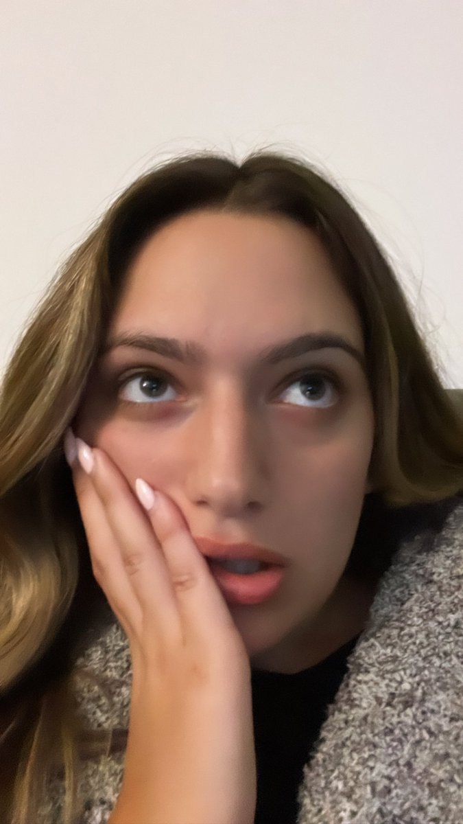 BarstoolRia's tweet photo. No truly what is happening this is so uncomfortable I can’t get over it #TheBachelorette https://t.co/np1wpZOf72