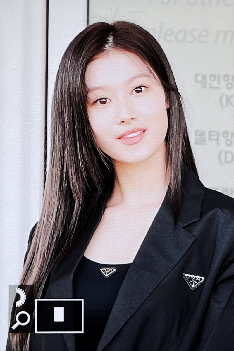 GP1229_'s tweet photo. 220921 
#SANA #TWICE #트와이스 #사나 https://t.co/HnNDz9q67y