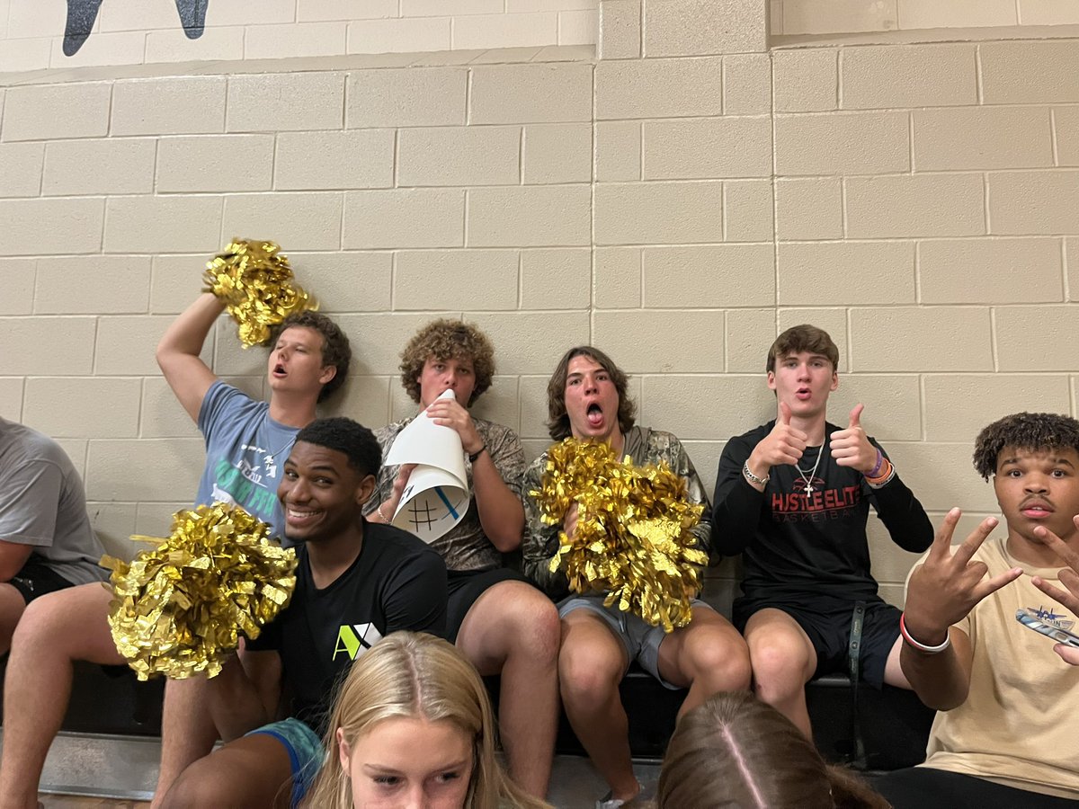 fosterhselite's tweet photo. BIG WIN for our volleyball girls tonight with the help of the best student section EVER!!🔥 Foster is lucky to have the students it does!! so proud of our volleyball girls &amp; their biggest fans!! WAY TO GO FALCONS!! 💛🦅 #ptn #ffnd #fosterproud @Foster_vball https://t.co/r09zRrJSOx