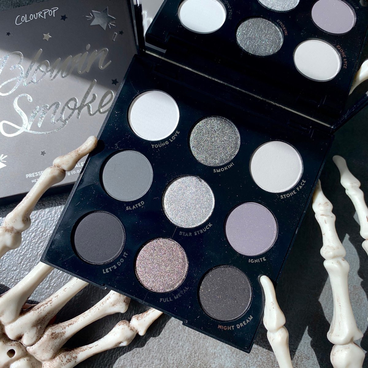 ColourPopCo's tweet photo. you NEED this palette for all your Halloween makeup looks!! 💀🖤 🕷

don't have it? shop our Blowin' Smoke 9-pan palette on https://t.co/5C9dbsiHpN 

IG: lapetitechicmommy https://t.co/23jUV0vhZ5