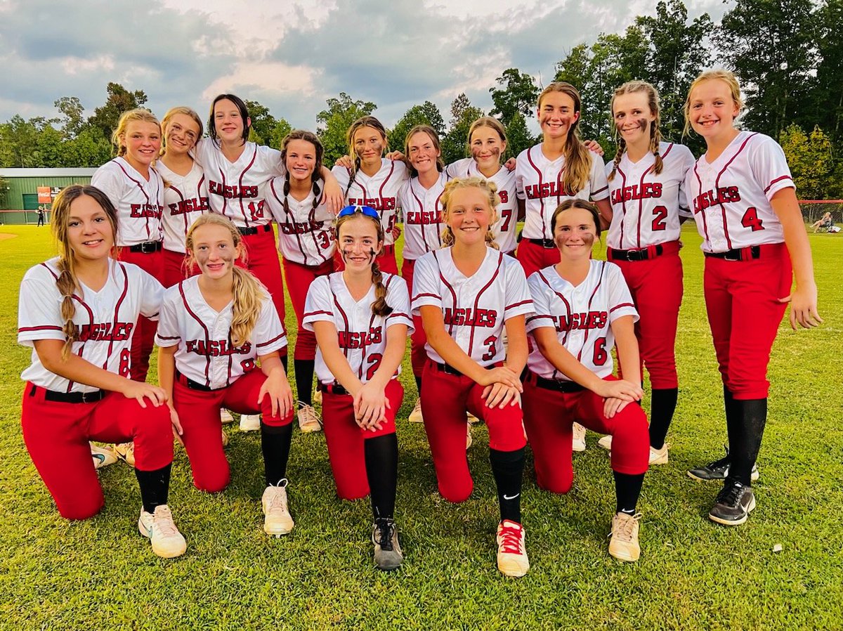 SMMHSEagles's tweet photo. #MSSoftball Congrats to our Varsity team on a 6-5 Win against Whitwell! 🥎❤️🦅 #SMMHSSOARS
📷 8th Grade Recognition photos shared tomorrow! https://t.co/C6V5aH3x8B
