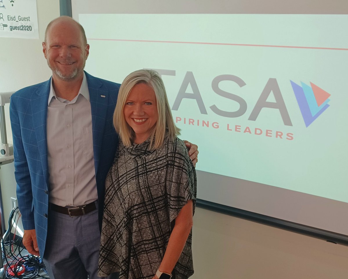 ElginTxISD's tweet photo. Our thanks to @KBrownTASA for helping our leaders each articulate a vision to help them and those who follow them to succeed. #BeImpeccable @JanaRueter #HappyBirthday https://t.co/e3uJCuGIeS