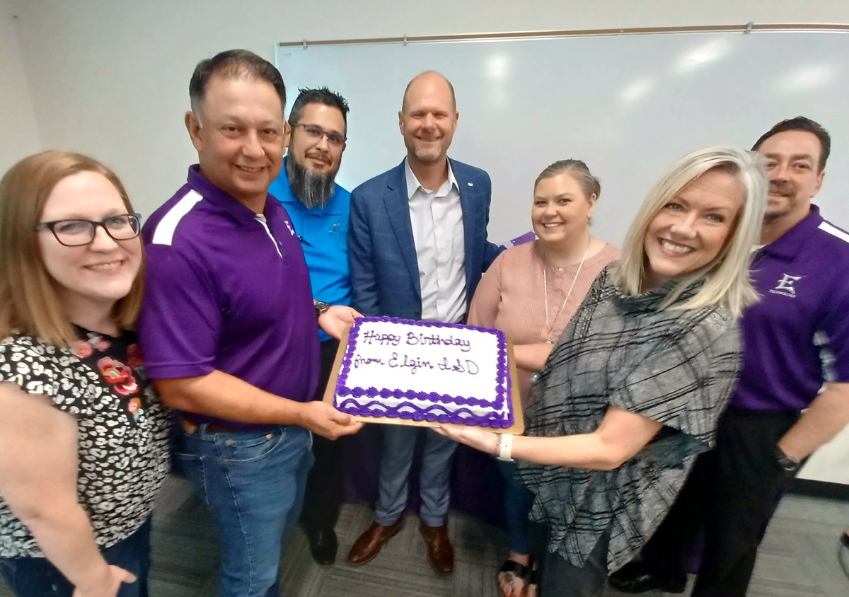 ElginTxISD's tweet photo. Our thanks to @KBrownTASA for helping our leaders each articulate a vision to help them and those who follow them to succeed. #BeImpeccable @JanaRueter #HappyBirthday https://t.co/e3uJCuGIeS