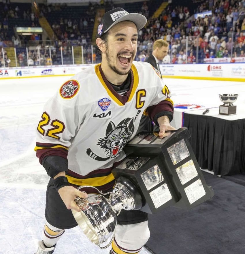 Bill Hoppe (@billhoppenhl) on Twitter photo "People ... say, ‘Oh, he’s just a good AHL player and that’s it.’ I just think it’s unfair to say that without giving an opportunity."
After enjoying one of the greatest <a href="/TheAHL/">American Hockey League</a> seasons ever, Williamsville's Andrew Poturalski hopes to stick in the NHL:
buffalohockeybeat.com/williamsvilles… "People ... say, ‘Oh, he’s just a good AHL player and that’s it.’ I just think it’s unfair to say that without giving an opportunity."
After enjoying one of the greatest <a href="/TheAHL/">American Hockey League</a> seasons ever, Williamsville's Andrew Poturalski hopes to stick in the NHL:
buffalohockeybeat.com/williamsvilles…