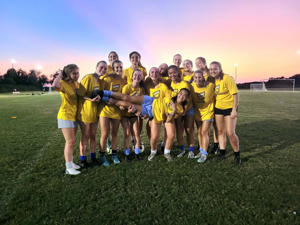 CHS_SoccerClub's tweet image. 04/05 Girls @dp_league 🙌

Soccer ⚽️&amp;amp; Smiles😁 📸

#chssoccerclub
#IndividualDevelopment