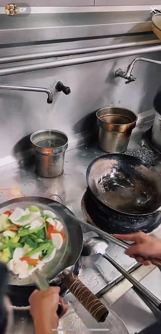 ひたすら中華を作る厨房をお届けする配信。火力が強いのよ。本気の強火なのよ。 