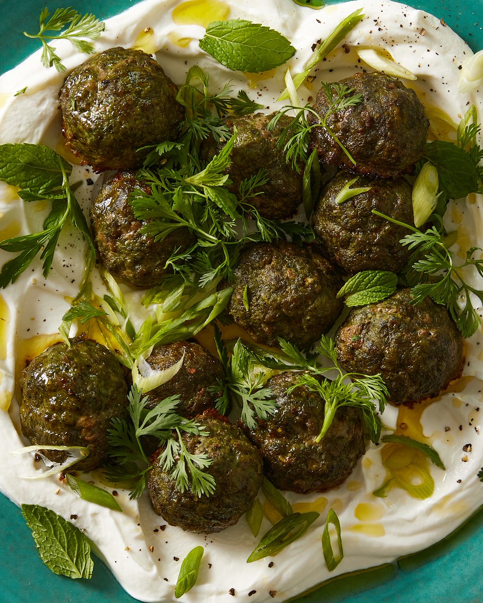 thekitchn's tweet photo. Meatballs but make it easy for weeknights. If you're discouraged by chopping so many ingredients then @JesseSzewczyk's easy, low-effort but high-reward blender meatball recipe is for you: https://t.co/6vS1dkzhtm #kitchn100 https://t.co/ZQCx0cEg8e