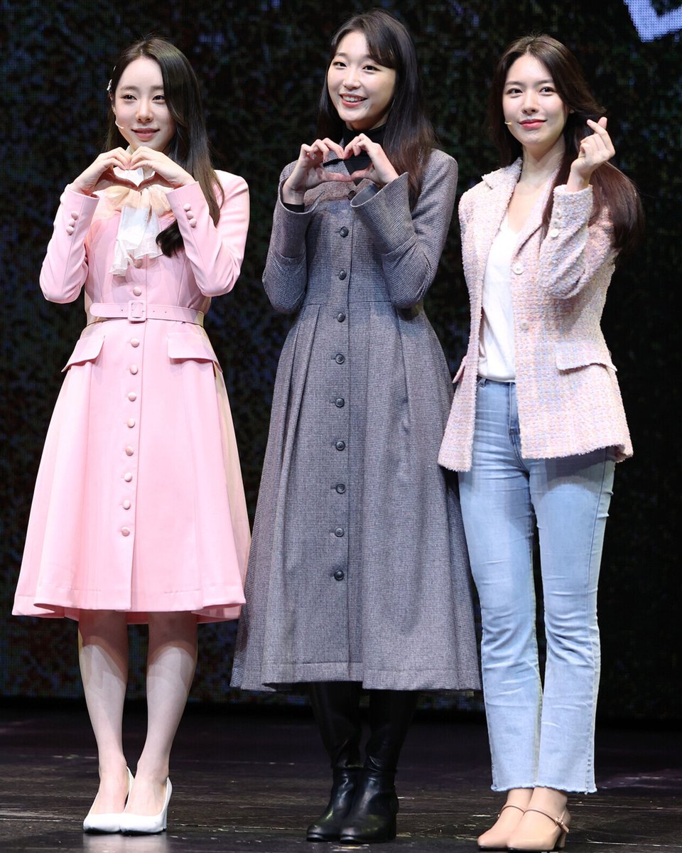 sanghak70's tweet photo. 220920 뮤지컬 '사랑의 불시착' 프레스콜 현장
'서단' 역을 맡은 배우 송주희.
뮤지컬 '사랑의 불시착'은 오는 11월 13일까지 신한카드 코엑스 아티움에서 관객과 만난다.
#헬로비너스 #hellovenus #송주희 #SongJuhee
#팝스튜디오 #팝뮤직 #popstudio #popmusic
#사랑의불시착 https://t.co/GPfGAvZzYh