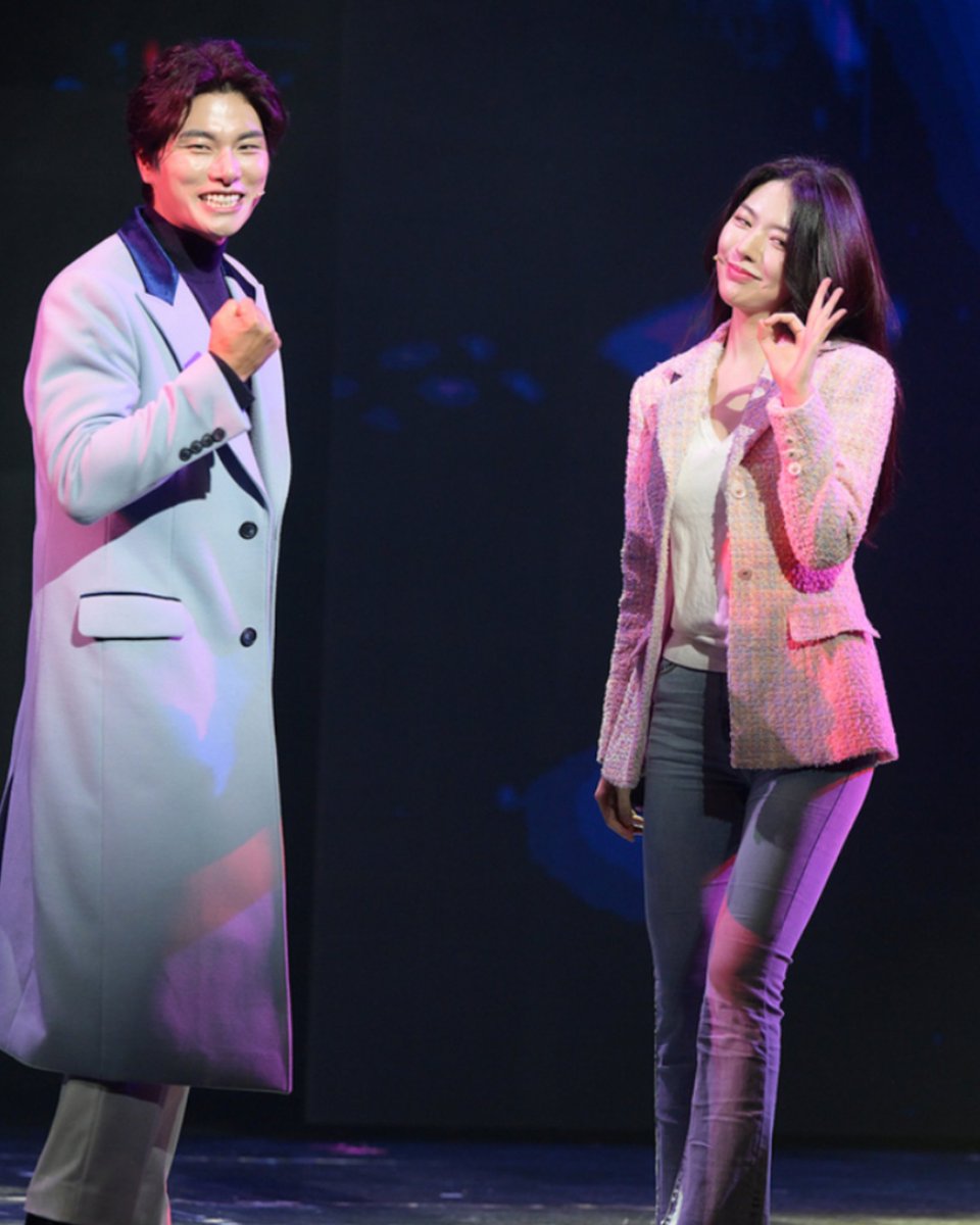 sanghak70's tweet photo. 220920 뮤지컬 '사랑의 불시착' 프레스콜 현장
'서단' 역을 맡은 배우 송주희.
뮤지컬 '사랑의 불시착'은 오는 11월 13일까지 신한카드 코엑스 아티움에서 관객과 만난다.
#헬로비너스 #hellovenus #송주희 #SongJuhee
#팝스튜디오 #팝뮤직 #popstudio #popmusic
#사랑의불시착 https://t.co/sxFRBY77uM