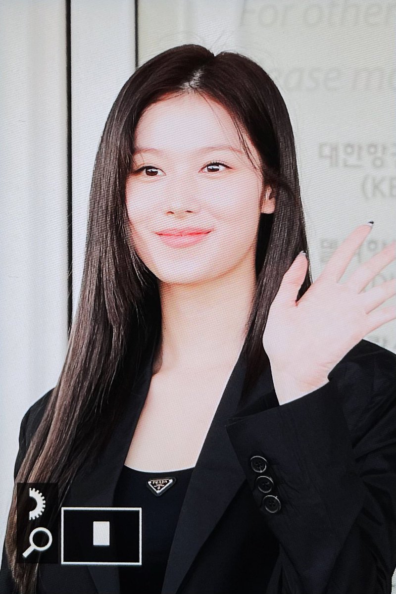 GP1229_'s tweet photo. ☺️
#사나 #트와이스 #SANA #TWICE https://t.co/nfLzUWxOzP