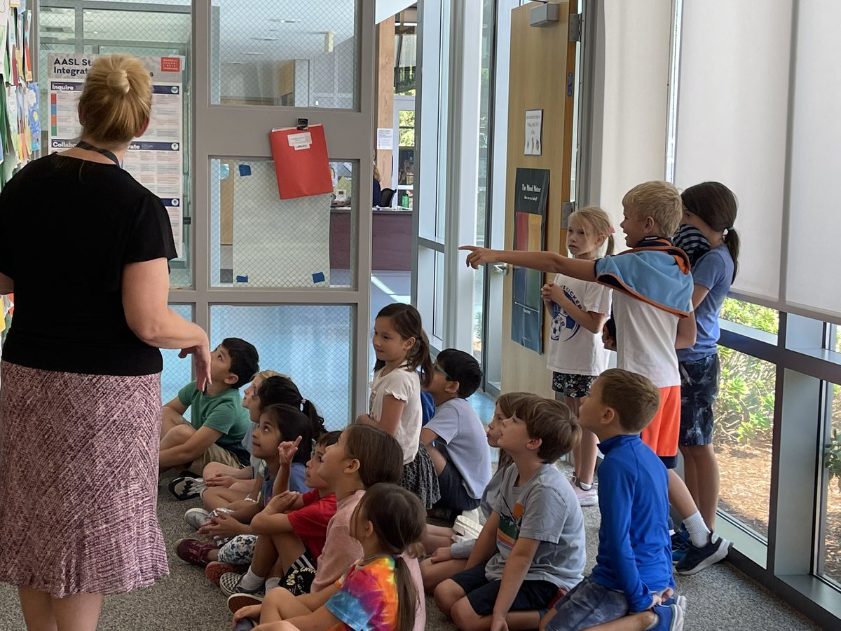 drmcgettigan's tweet photo. What a fun time with Mrs. Catalano’s class in library today at #Tokeneke with the fab Mrs. Choiniere-Kroeker leading a wonderful lesson on data inquiry using glyphs in @Seesaw! What a smart and curious crew! #WeAreDarien @darienpssuper @ChrisTranberg @DrollerJulie https://t.co/bDOWbANa8B