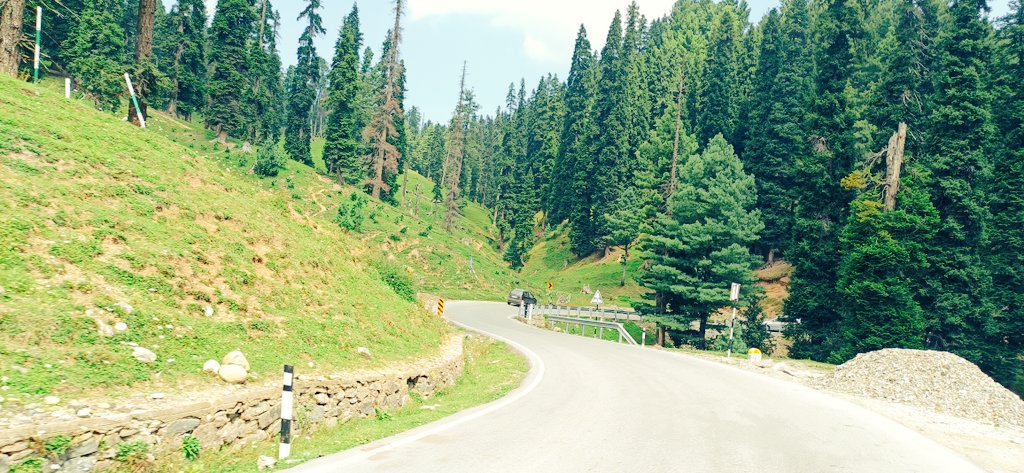 Kalanboy's tweet photo. Osm 😱 seen gulmarg https://t.co/uftsw67Z0G