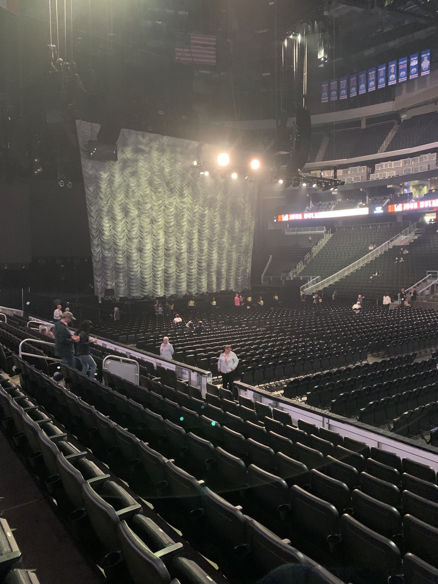 Halliwem's tweet photo. A very early arrival to see The Eagles ⁦@RogersPlace⁩ #yeg . It’s the Hotel California tour. Lookin’ forward to it!! https://t.co/91u73dX0RU