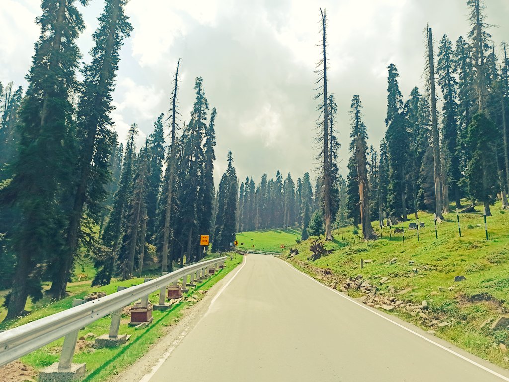 Kalanboy's tweet photo. Osm 😱 seen gulmarg https://t.co/uftsw67Z0G