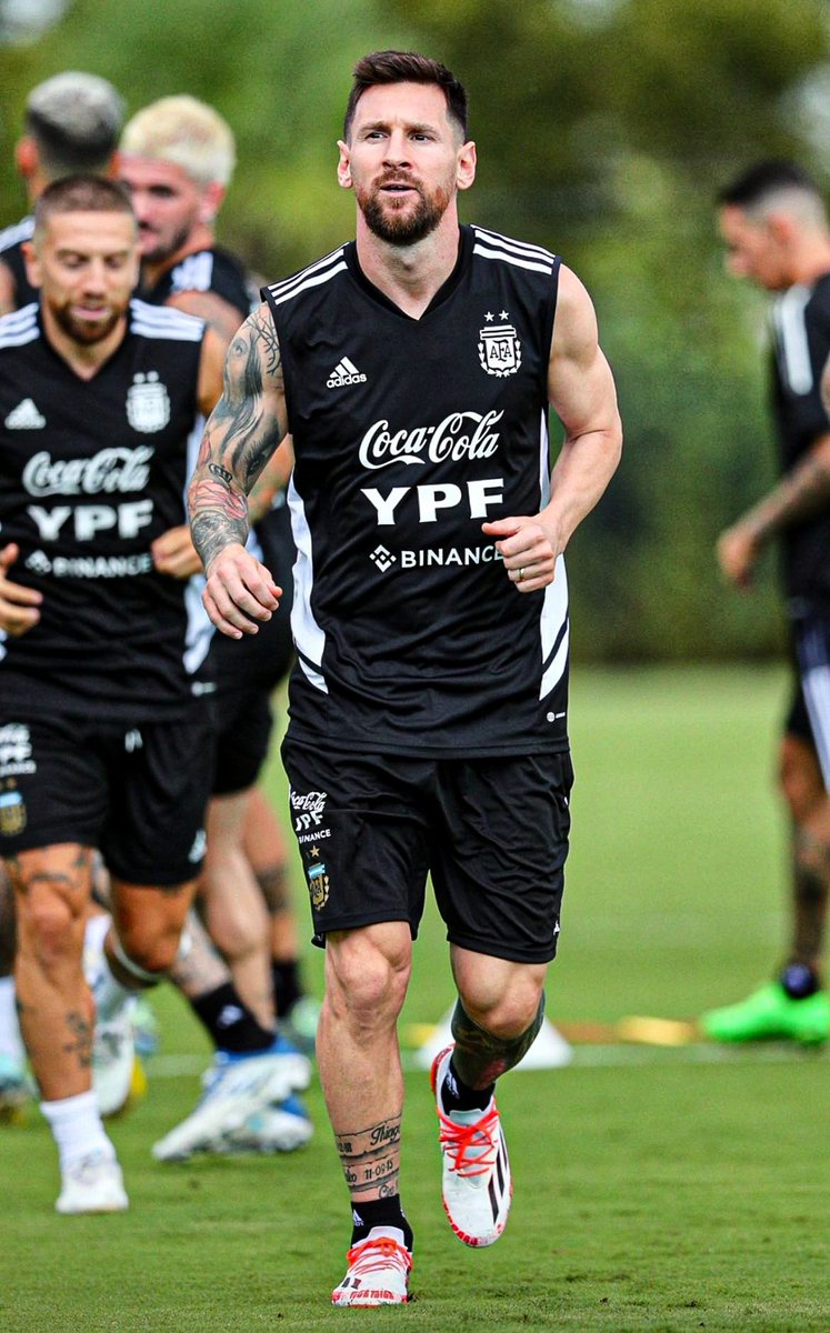 It looks like Messi is doing work on his physique🤩