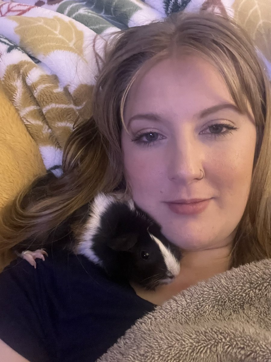 haleygalasso's tweet photo. @SuzanneVWawra chilling with my buddy after a long day. He says hi 🥰 https://t.co/ewsHHA1jwt