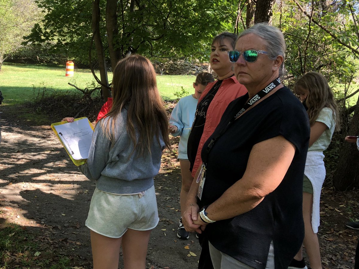 claudiascotti10's tweet photo. Research in the field! Making observations about our local environment. @PfauBrenda @DrHydrogenHC @SchankMaria #fieldinvestigation https://t.co/mBvcJoF1yl