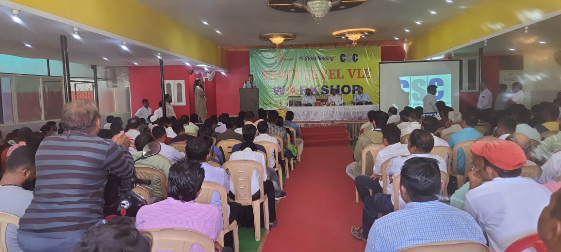 shrez26's tweet photo. State level VLE Workshop has been conducted at CSC Bangalore head office.All over the Karnataka VLEs were joined and gained a knowledge of E stamping, Insurance products, Restore, Dak Mithra and Digipay. Thank you all..@dintya15 @_DigitalIndia @CscKarnataka https://t.co/ExMZmdB45c
